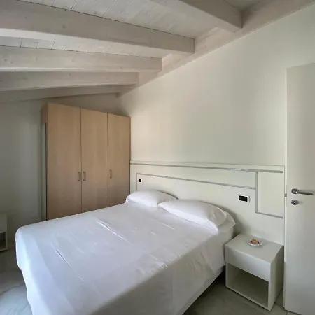 아파트호텔 Royal Apt Lake Como 4*