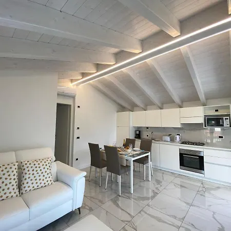 아파트호텔 Royal Apt Lake Como 4*